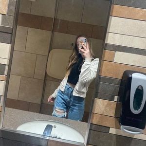 Meet your Posher, Emilee